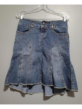 Jolt  Women's Denim Front Zipper and Button Closure Knee High Skirt Size 5